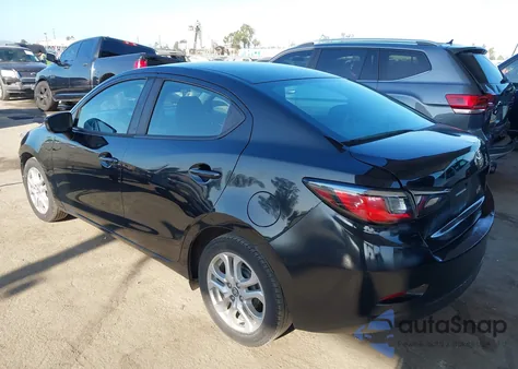 2018 Toyota Yaris Ia z USA, uszkodzony, nr VIN 3MYDLBYV8JY302973